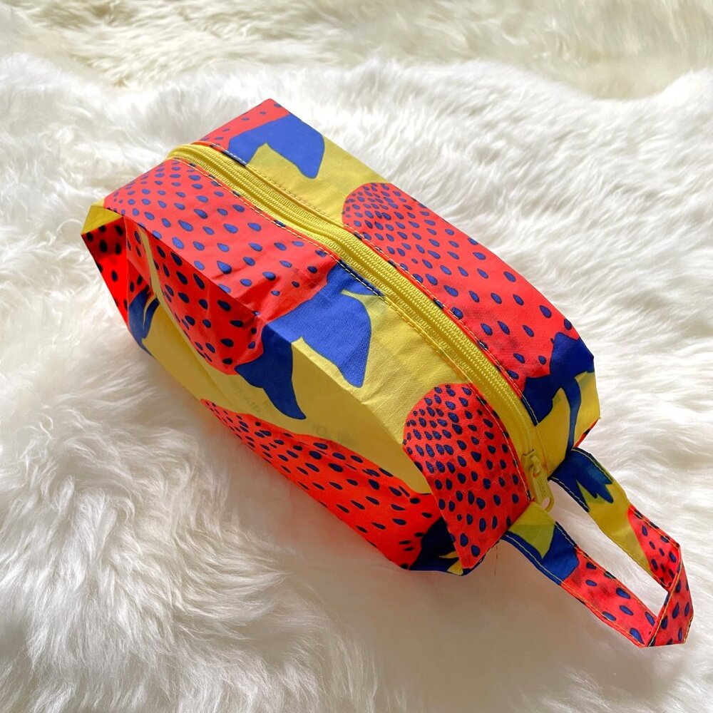 NWOT Baggu 3D Zip Pouch Small - Electric Strawberry Yellow